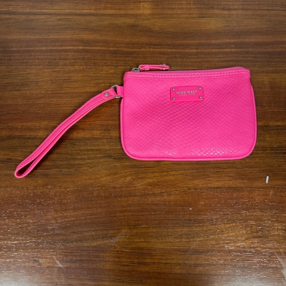 Nine West Small Pebbled Hot Pink Wristlet NWOT - Picture 1 of 3